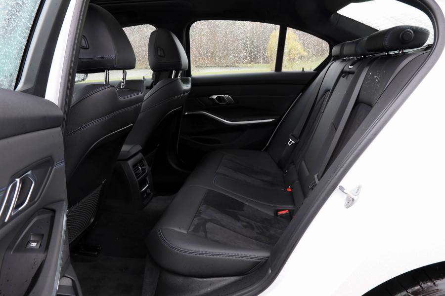 Интерьер BMW 320d M Sport (G20) 2019 года  (WW) (фото 29 из 40)